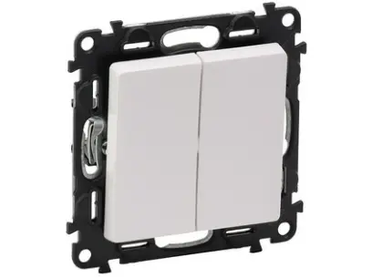 181716_192446_752105-LEGRAND-1000