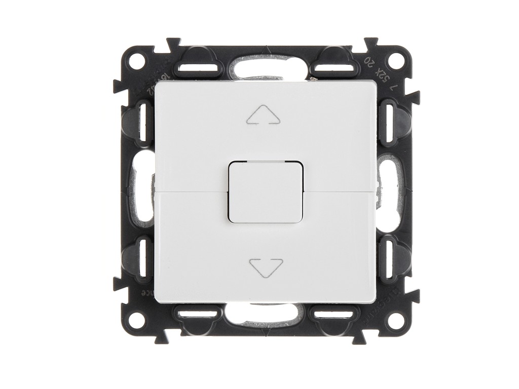 181720_752130-LEGRAND-VALENA-LIFE